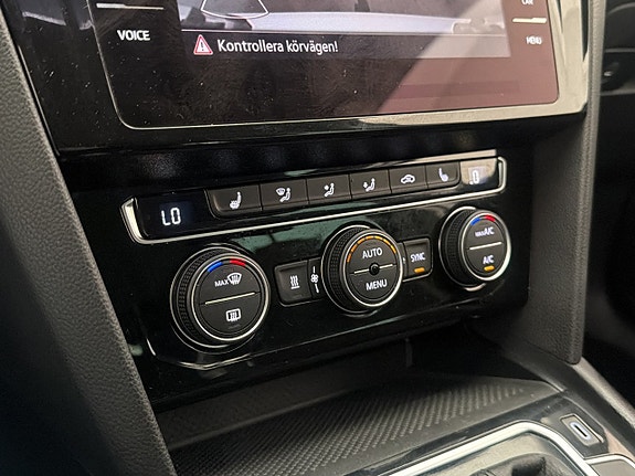 Volkswagen Passat 25 of 30