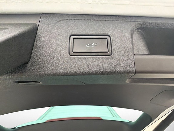 Volkswagen Passat 30 of 30