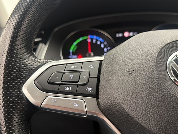 Volkswagen Passat 18 of 30