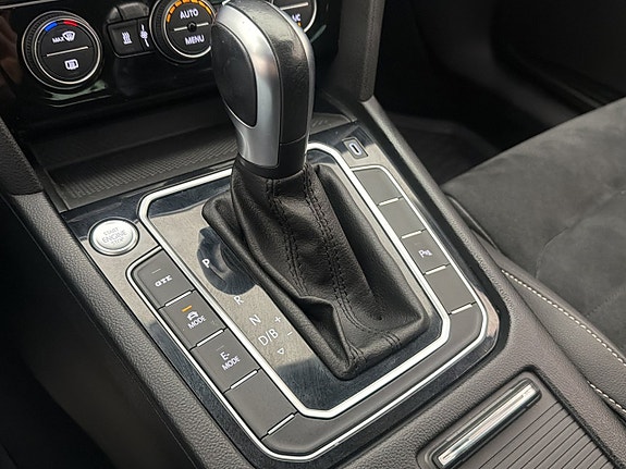 Volkswagen Passat 26 of 30