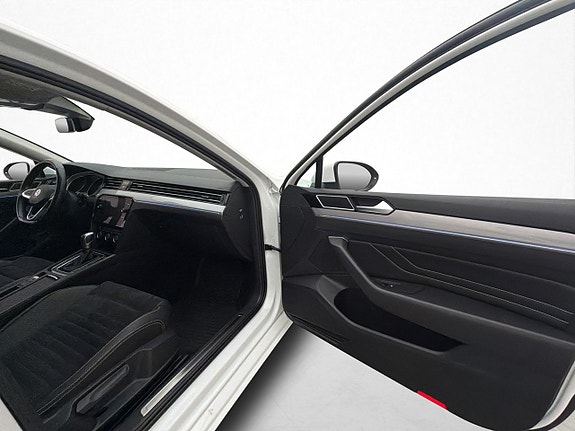 Volkswagen Passat 16 of 30