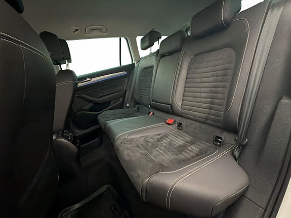 Volkswagen Passat 17 of 30
