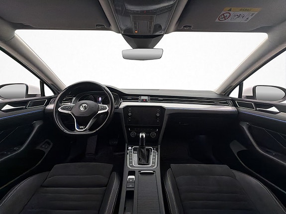 Volkswagen Passat 13 of 30