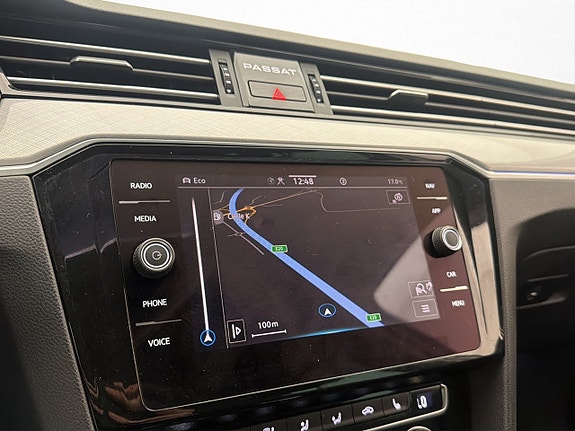 Volkswagen Passat 20 of 30