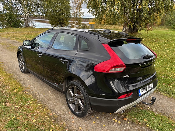 Volvo V40 Cross Country 3 of 12