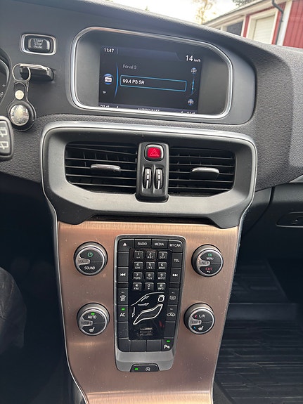Volvo V40 Cross Country 8 of 12