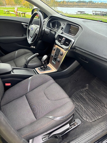 Volvo V40 Cross Country 9 of 12