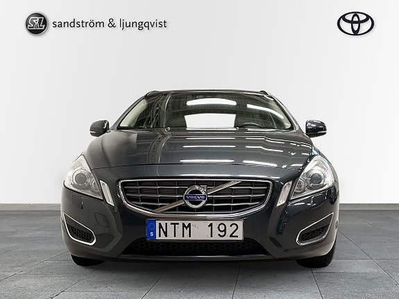 Volvo V60 2 of 10