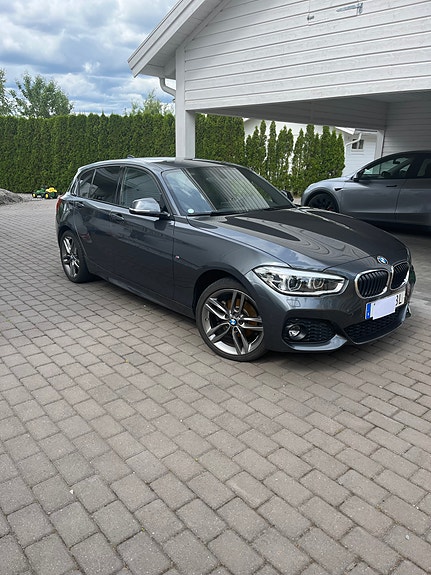 BMW 120d 2 of 5