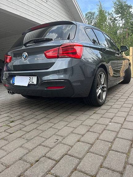 BMW 120d 4 of 5
