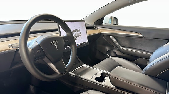 Tesla Model 3 7 of 18