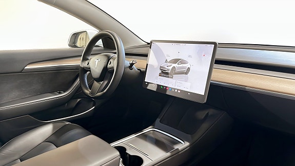 Tesla Model 3 11 of 18