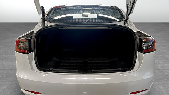 Tesla Model 3 13 of 18
