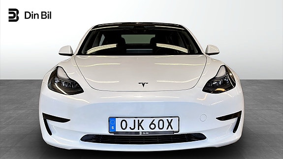 Tesla Model 3 4 of 18