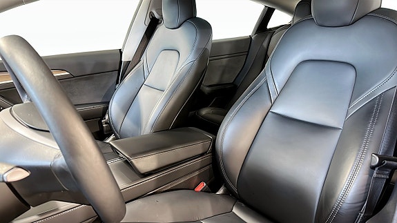 Tesla Model 3 8 of 18