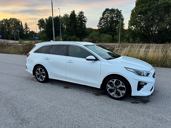 Kia Ceed 2 of 7
