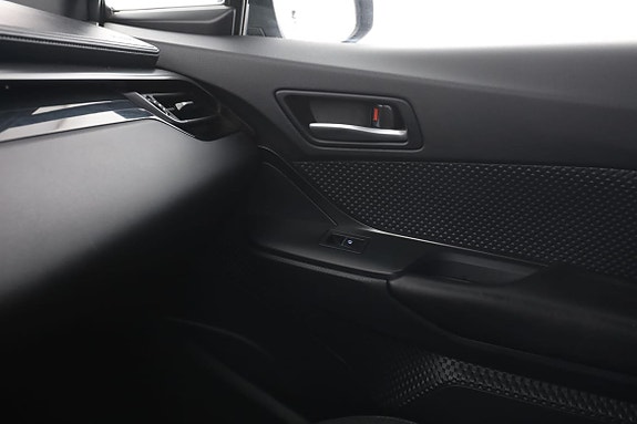 Toyota C-HR 29 of 30