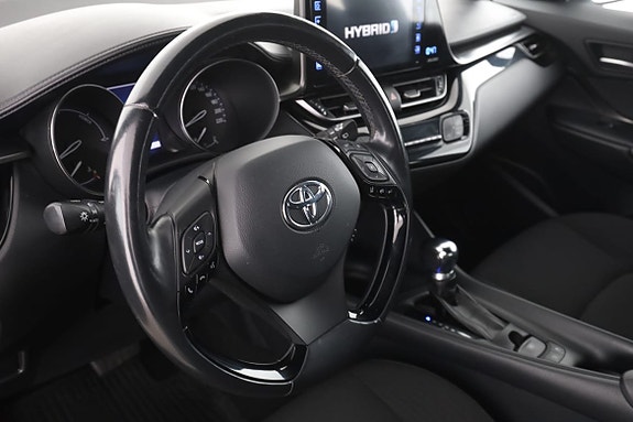 Toyota C-HR 12 of 30
