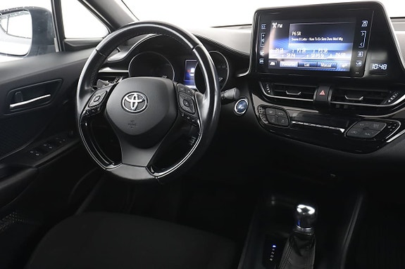 Toyota C-HR 14 of 30