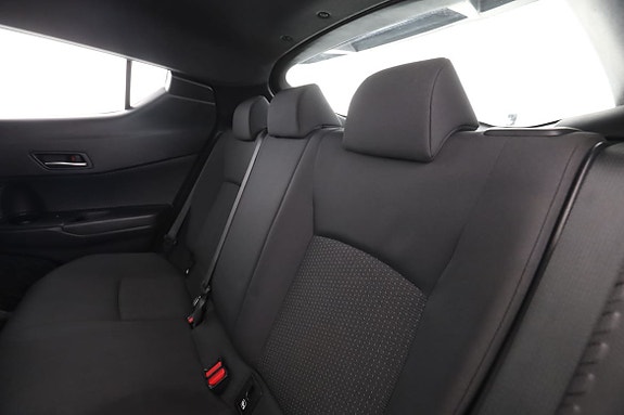 Toyota C-HR 15 of 30