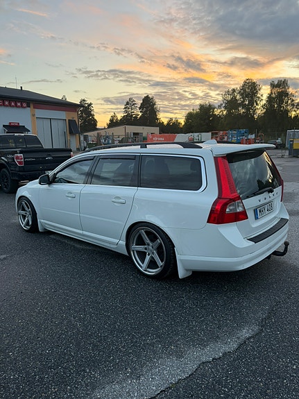 Volvo V70 4 of 5