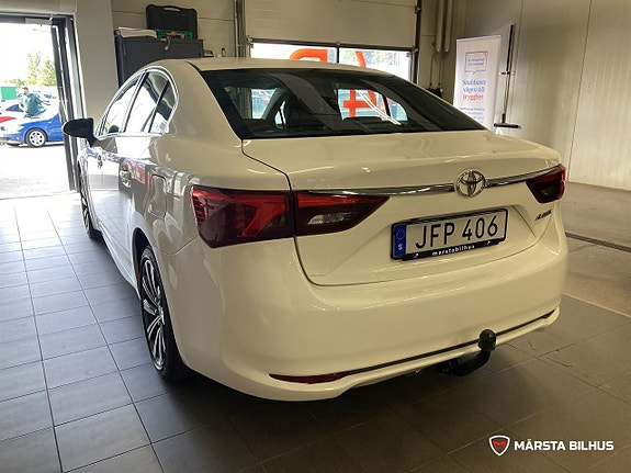 Toyota Avensis 4 of 18