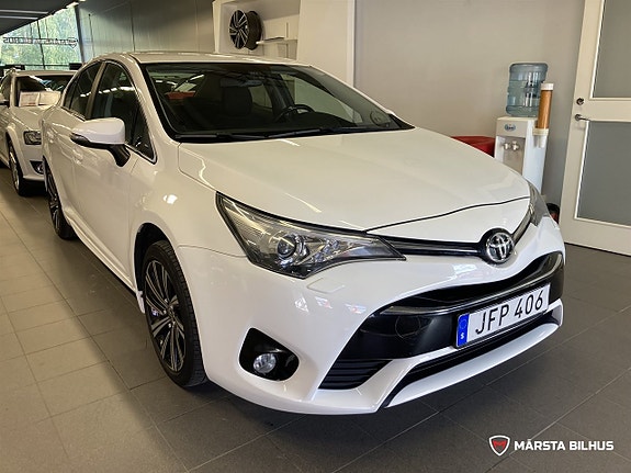 Toyota Avensis 2 of 18
