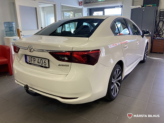 Toyota Avensis 3 of 18