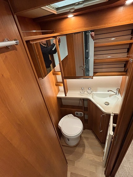 Rapido DISTINCTION i90 Hydralben /  Auto / Luftfjädring / ACx2 / ALDE / Ugn 20 of 30