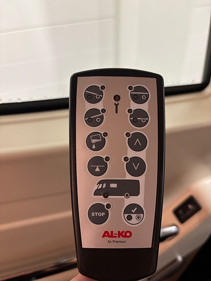 Rapido DISTINCTION i90 Hydralben /  Auto / Luftfjädring / ACx2 / ALDE / Ugn 27 of 30