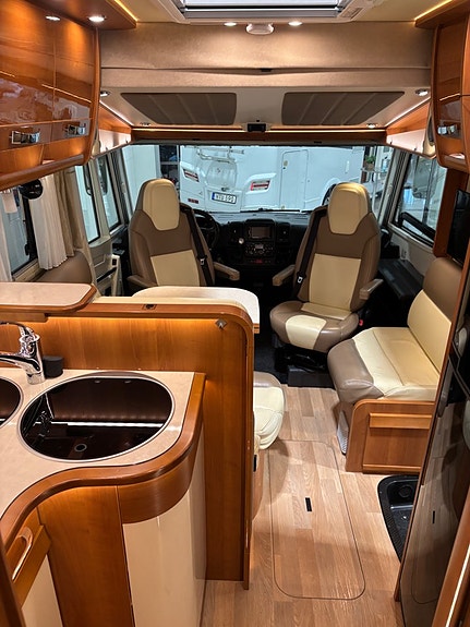 Rapido DISTINCTION i90 Hydralben /  Auto / Luftfjädring / ACx2 / ALDE / Ugn 22 of 30