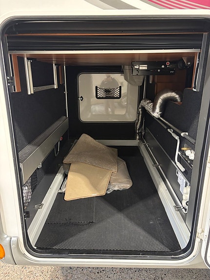 Rapido DISTINCTION i90 Hydralben /  Auto / Luftfjädring / ACx2 / ALDE / Ugn 3 of 30