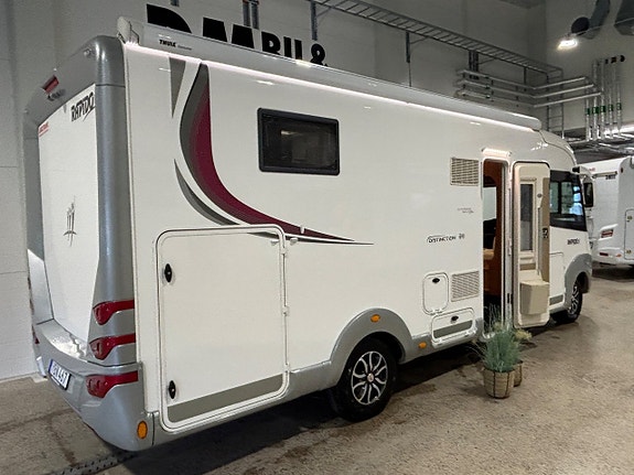 Rapido DISTINCTION i90 Hydralben /  Auto / Luftfjädring / ACx2 / ALDE / Ugn 2 of 30