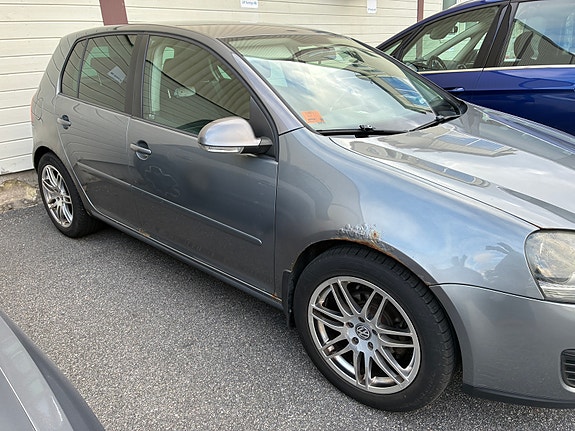 Volkswagen Golf V 2 of 14