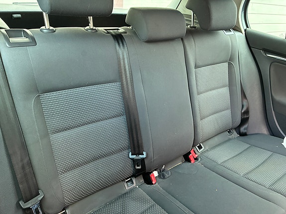 Volkswagen Golf V 7 of 14