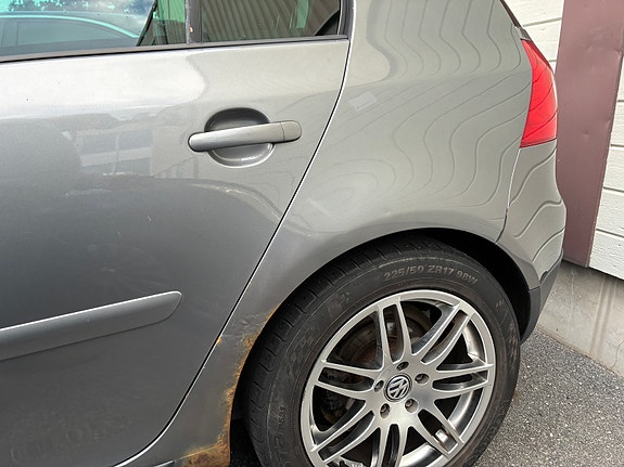 Volkswagen Golf V 9 of 14