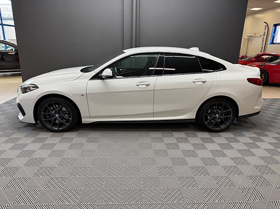 BMW 220d 3 of 11