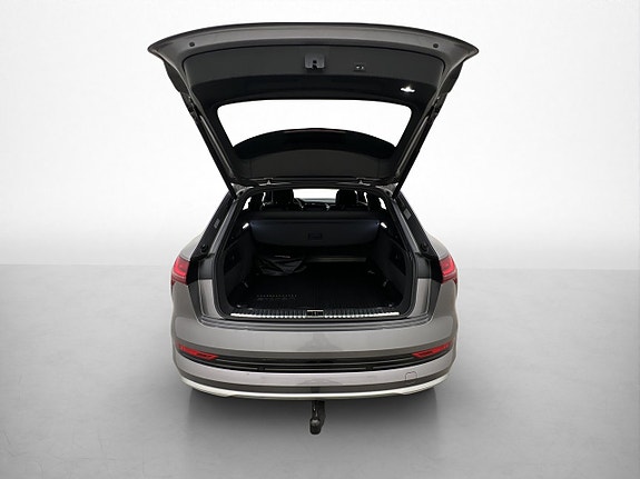 Audi e-tron 11 of 30