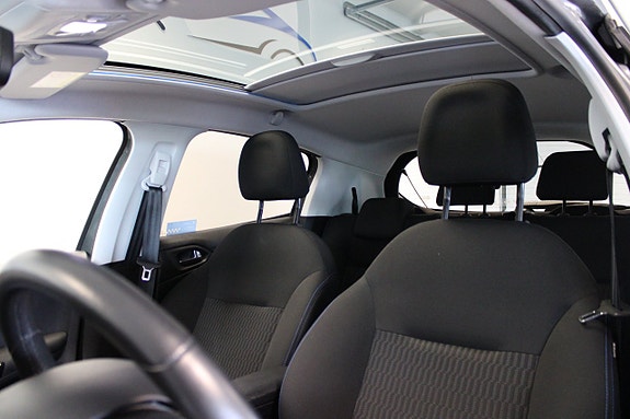 Peugeot 208 8 of 12