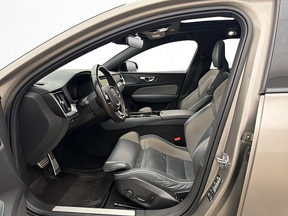 Volvo V60 11 of 30