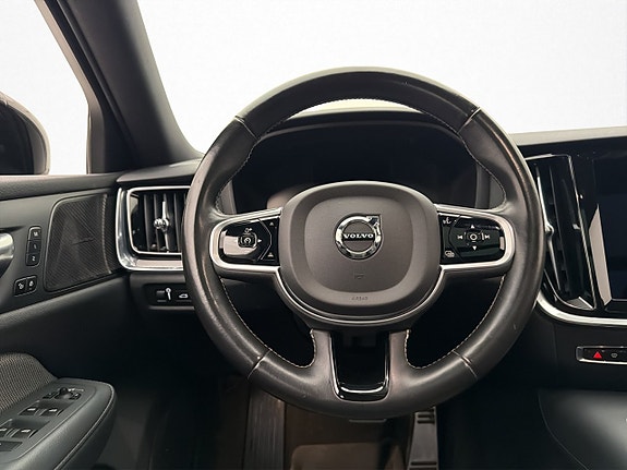 Volvo V60 13 of 30
