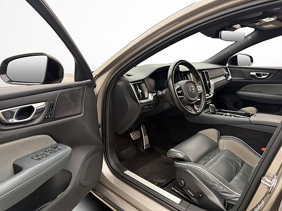 Volvo V60 10 of 30