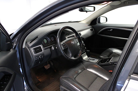 Volvo V70 8 of 12
