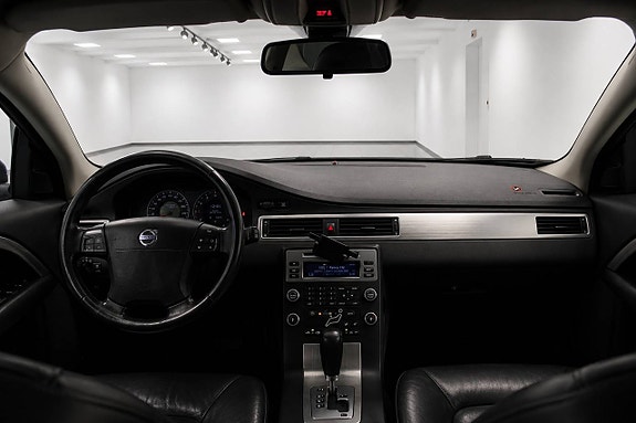 Volvo V70 9 of 12