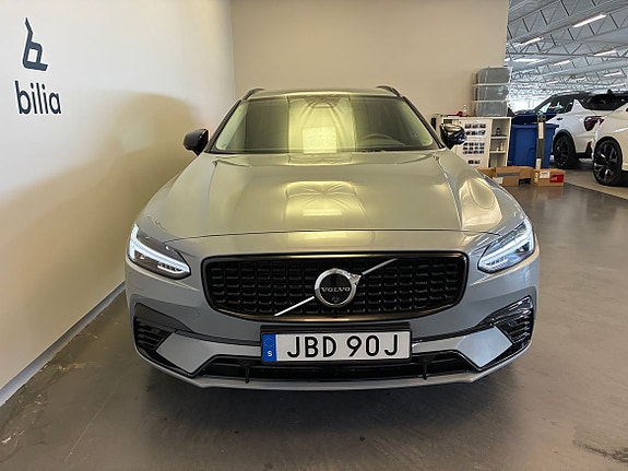 Volvo V90 2 of 23