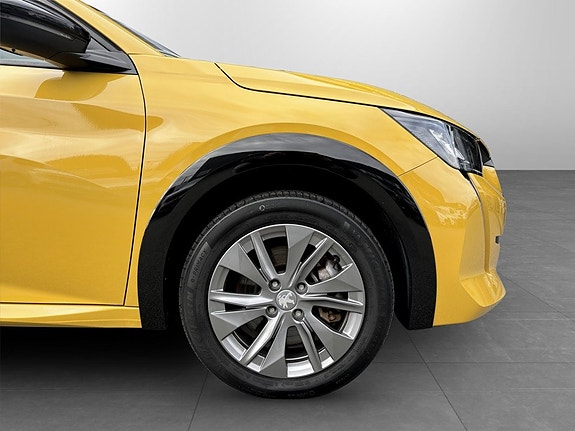 Peugeot e-208 14 of 15