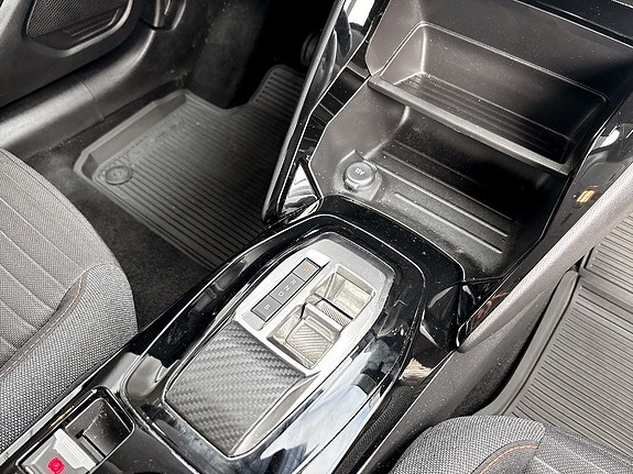 Peugeot e-208 10 of 15