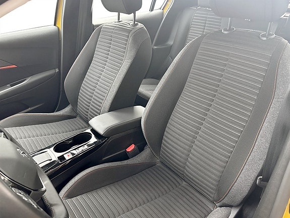 Peugeot e-208 5 of 15