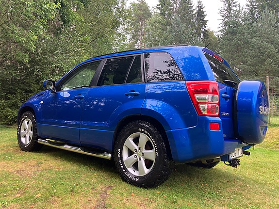 Suzuki Grand Vitara 2 of 4