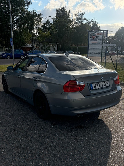 BMW 325i 4 of 6